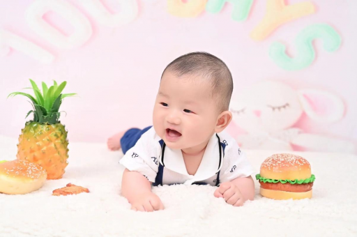 博尔塔拉蒙古宝宝在妈妈肚子里